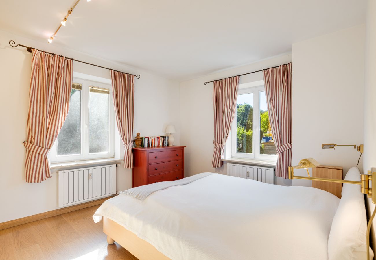 Apartment in Gmund am Tegernsee - Ferienwohnung Tegernsee-Blick mit Bergblick